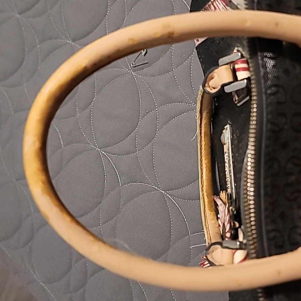 Guess purse - Picture 14 of 14
